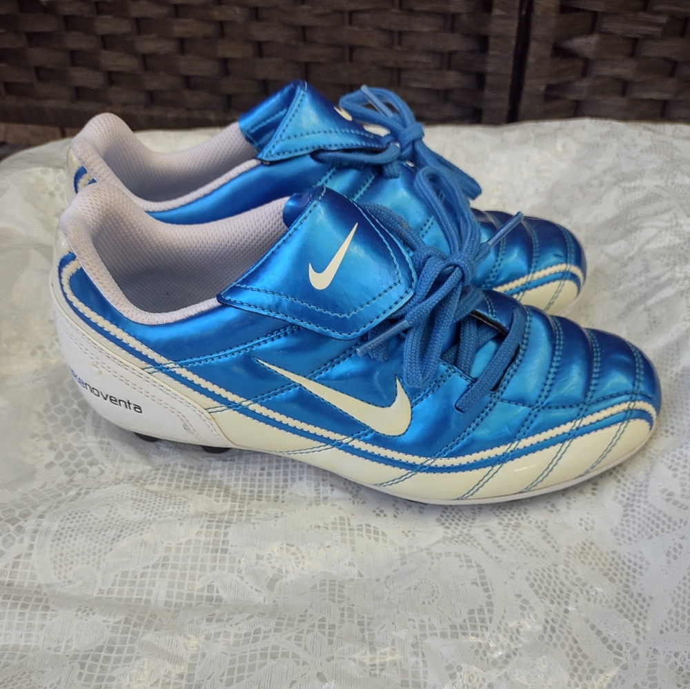 Nike Total 90 III Noventa soccer cleats in blue and white Kids 3.5